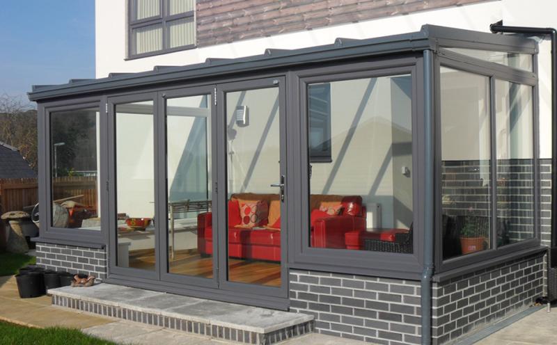 Балконная дверь с порогом или без: что выбрать и почему это важнее, чем кажется