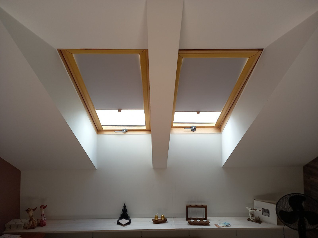 Какие рольшторы выбрать для мансардных окон