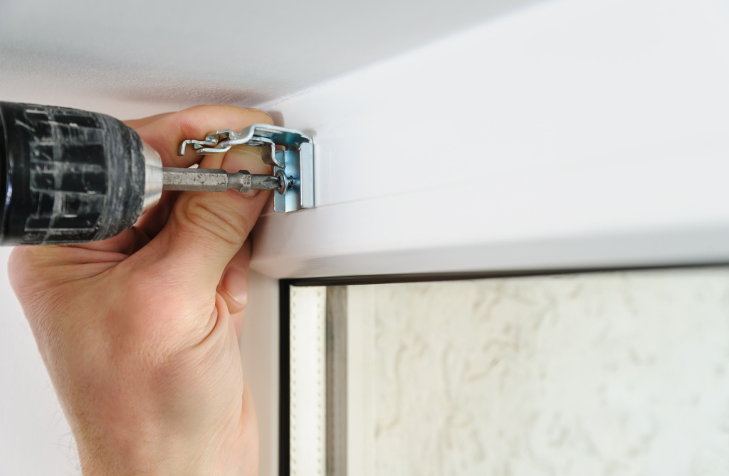 Как починить рольшторы: варианты решений 