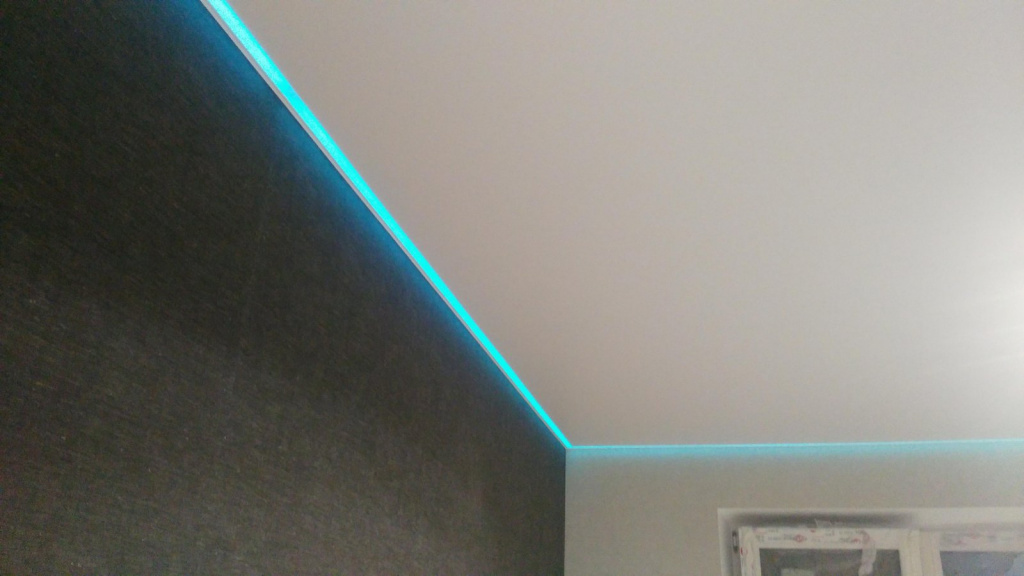 Интерьерное освещение натяжных потолков от «7 квадратов»