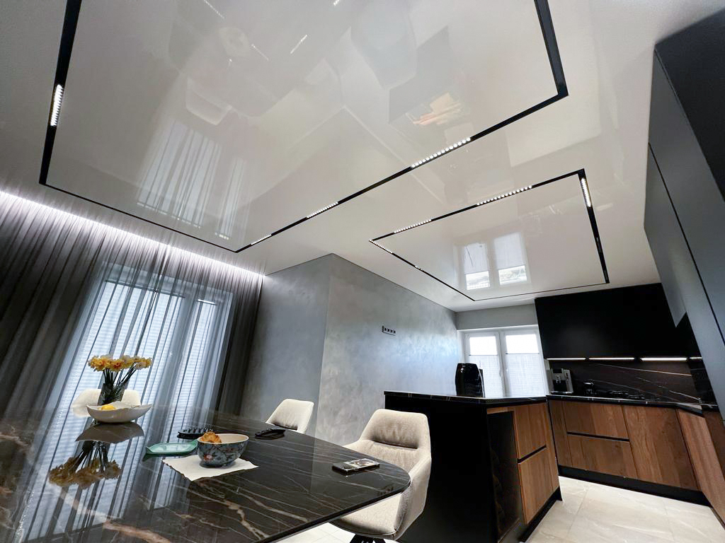 Преимущества натяжных потолков по сравнению с традиционными покрытиями