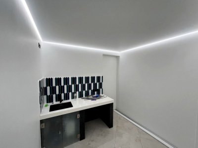 Одноуровневый классический парящий потолок Одноуровневый классический парящий потолок