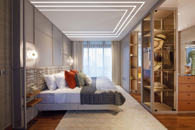 Светлый матовый потолок с элегантными световыми линиями для интерьера спальни