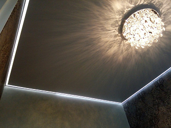 Натяжной матовый потолок светодиодной лентой